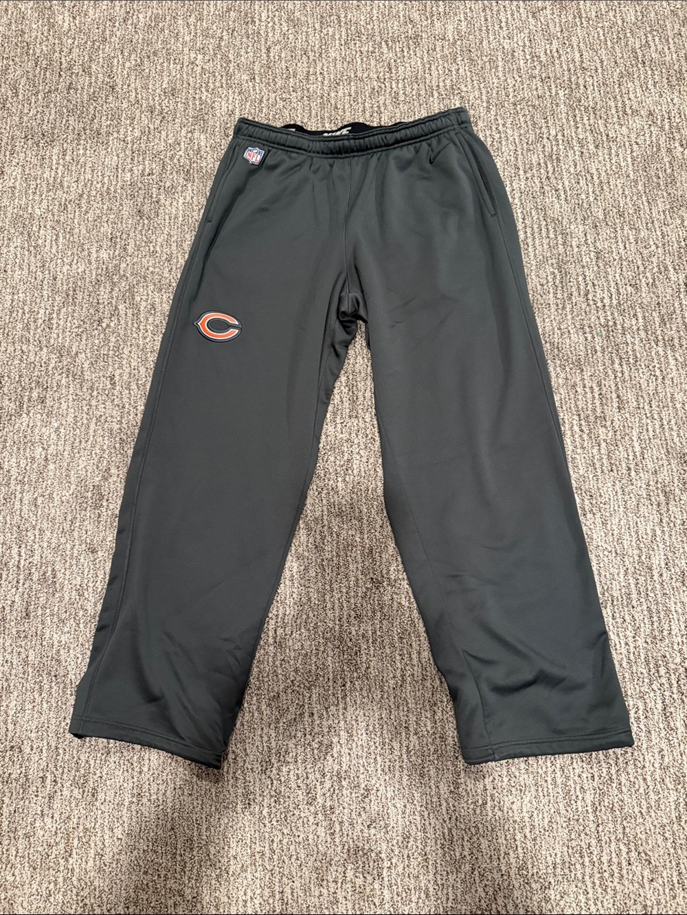 Nike Men’s Gray Sweatpants with Team Patch